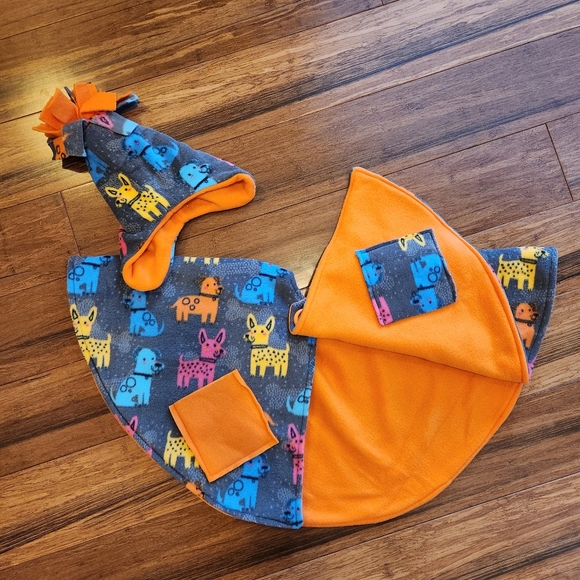 Car seat poncho bright dogs size 18-24 months - Picture 1 of 1